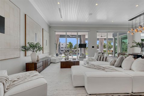 Casa en venta en Miami, Florida, 5 dormitorios, 332.03 m2 № 1367006 - foto 13