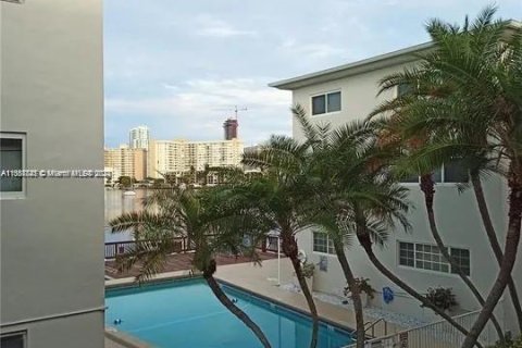 Copropriété à louer à Hallandale Beach, Floride: 2 chambres, 117.06 m2 № 1367032 - photo 25