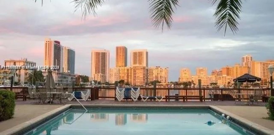 Condo à Hallandale Beach, Floride, 2 chambres  № 1367032