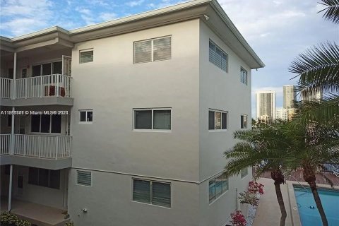 Copropriété à louer à Hallandale Beach, Floride: 2 chambres, 117.06 m2 № 1367032 - photo 5