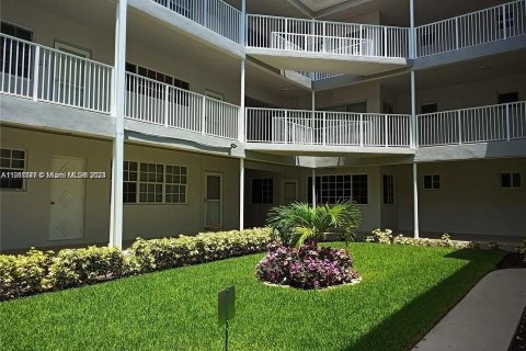 Copropriété à louer à Hallandale Beach, Floride: 2 chambres, 117.06 m2 № 1367032 - photo 4