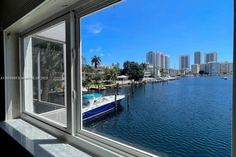 Copropriété à louer à Hallandale Beach, Floride: 2 chambres, 117.06 m2 № 1367032 - photo 24