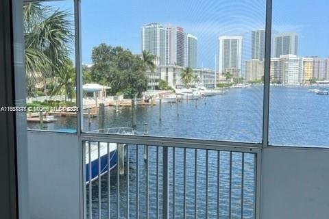 Copropriété à louer à Hallandale Beach, Floride: 2 chambres, 117.06 m2 № 1367032 - photo 6