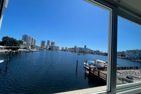 Condominio en alquiler en Hallandale Beach, Florida, 2 dormitorios, 117.06 m2 № 1367032 - foto 21