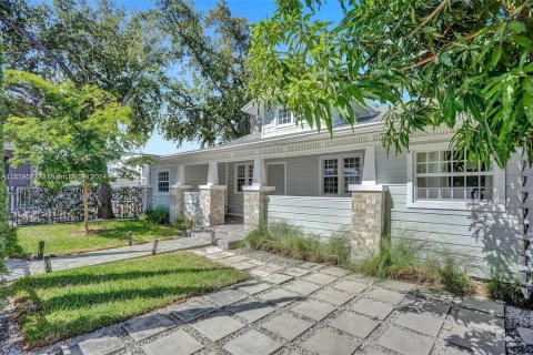 Villa ou maison à louer à Miami, Floride: 4 chambres, 106.56 m2 № 1367035 - photo 1