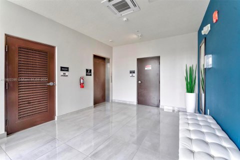 Condominio en venta en Doral, Florida, 1 dormitorio, 68.56 m2 № 1220761 - foto 25