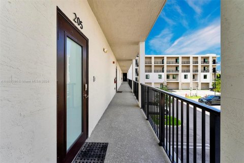 Condominio en venta en Doral, Florida, 1 dormitorio, 68.56 m2 № 1220761 - foto 4