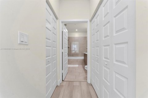 Condo in Doral, Florida, 1 bedroom in URBANA  № 1220761 - photo 11