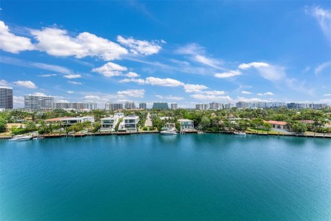 Condominio en venta en Bay Harbor Islands, Florida, 2 dormitorios, 167.41 m2 № 1220762 - foto 10