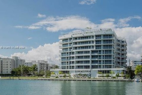 Copropriété à vendre à Bay Harbor Islands, Floride: 2 chambres, 167.41 m2 № 1220762 - photo 23