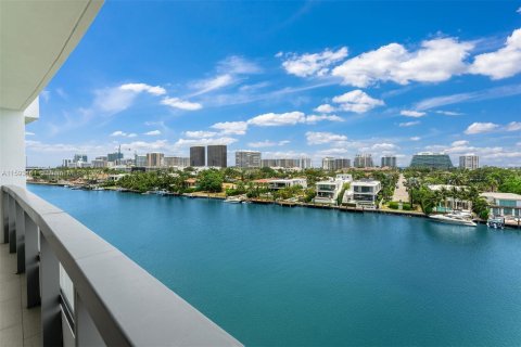 Condo in Bay Harbor Islands, Florida, 2 bedrooms  № 1220762 - photo 21