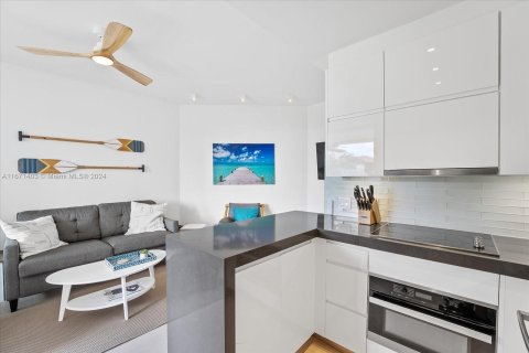 Condo in Miami Beach, Florida, 2 bedrooms  № 1393454 - photo 12