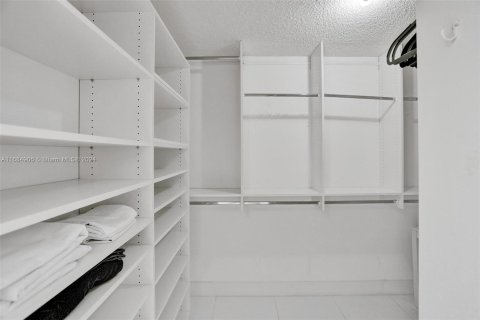 Condo in Aventura, Florida, 2 bedrooms  № 1423070 - photo 20