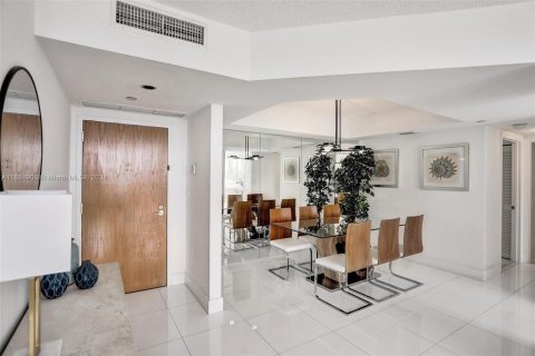 Condo in Aventura, Florida, 2 bedrooms  № 1423070 - photo 9