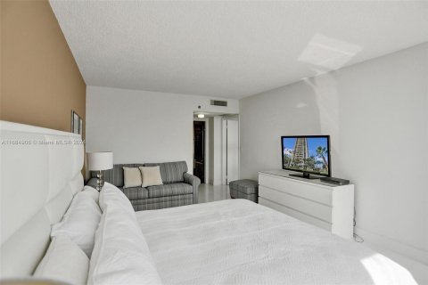 Condo in Aventura, Florida, 2 bedrooms  № 1423070 - photo 19