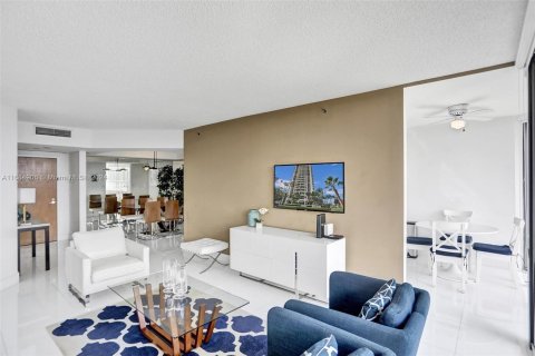 Condo in Aventura, Florida, 2 bedrooms  № 1423070 - photo 8