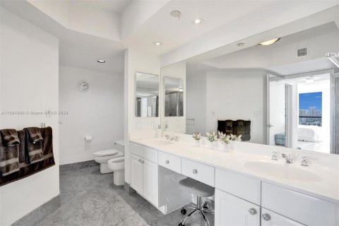 Condo in Aventura, Florida, 2 bedrooms  № 1423070 - photo 23