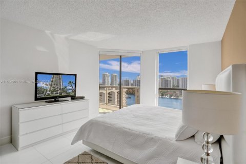 Condo in Aventura, Florida, 2 bedrooms  № 1423070 - photo 18