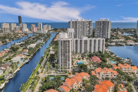 Condo in Aventura, Florida, 2 bedrooms  № 1423070 - photo 2