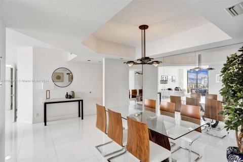 Condo in Aventura, Florida, 2 bedrooms  № 1423070 - photo 11