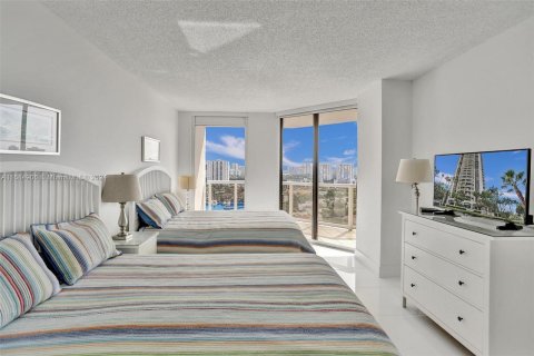 Condo in Aventura, Florida, 2 bedrooms  № 1423070 - photo 28