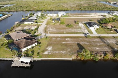 Terreno en venta en Cape Coral, Florida № 1423068 - foto 2