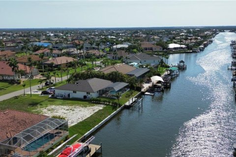 Terreno en venta en Cape Coral, Florida № 1423069 - foto 4