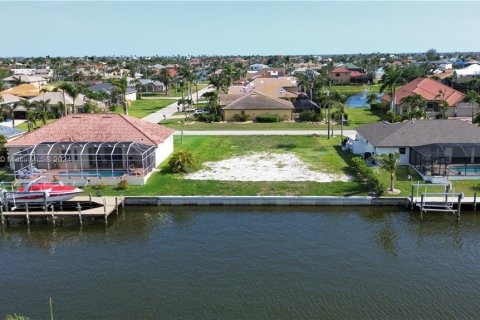 Terreno en venta en Cape Coral, Florida № 1423069 - foto 1