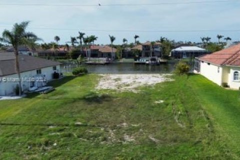 Terreno en venta en Cape Coral, Florida № 1423069 - foto 2