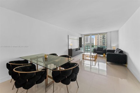 Copropriété à vendre à Sunny Isles Beach, Floride: 2 chambres, 139.82 m2 № 1117182 - photo 2