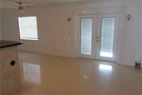 House in North Lauderdale, Florida 3 bedrooms, 131.55 sq.m. № 991730 - photo 4