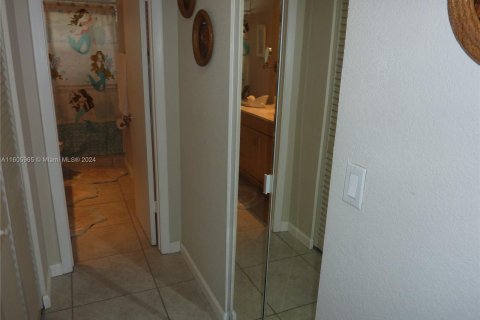 Condo in Sunrise, Florida, 1 bedroom  № 1229388 - photo 14