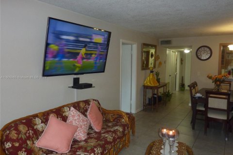 Condo in Sunrise, Florida, 1 bedroom  № 1229388 - photo 10