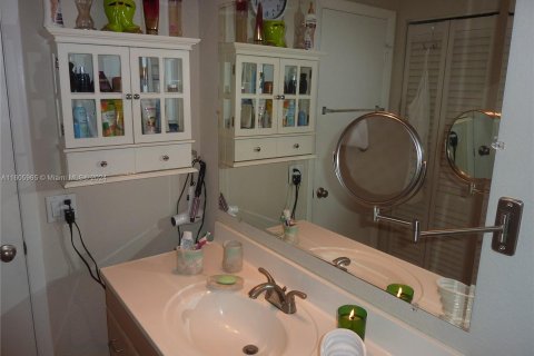 Condo in Sunrise, Florida, 1 bedroom  № 1229388 - photo 19