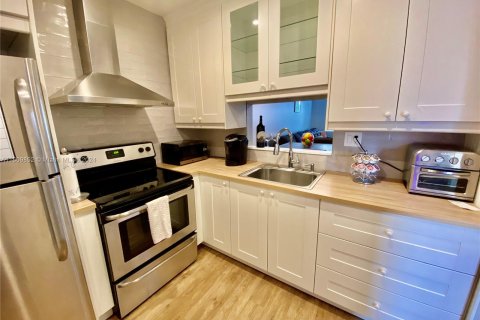 Condo in Lauderhill, Florida, 1 bedroom  № 1232382 - photo 2