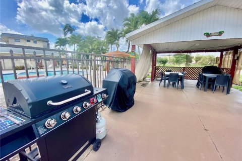 Condo in Lauderhill, Florida, 1 bedroom  № 1232382 - photo 21