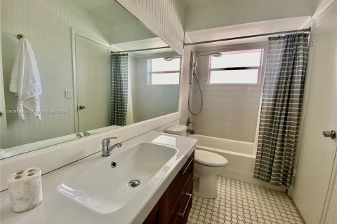 Condo in Lauderhill, Florida, 1 bedroom  № 1232382 - photo 13