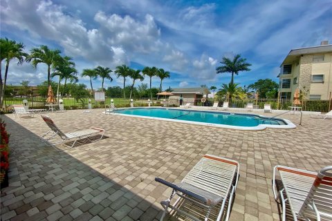 Condo in Lauderhill, Florida, 1 bedroom  № 1232382 - photo 9