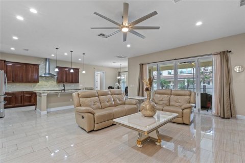 Casa en venta en Orlando, Florida, 7 dormitorios, 496.1 m2 № 380418 - foto 11
