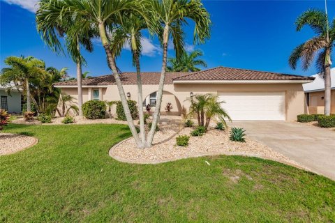 Villa ou maison à vendre à Punta Gorda, Floride: 3 chambres, 164.81 m2 № 1314228 - photo 2