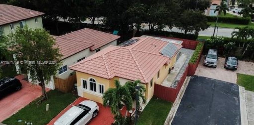 Casa en Homestead, Florida 3 dormitorios, 111.48 m2 № 1397521