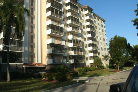 Condominio en venta en Lauderhill, Florida, 1 dormitorio, 72.74 m2 № 1404 - foto 8