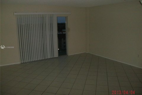Copropriété à vendre à Lauderhill, Floride: 1 chambre, 72.74 m2 № 1404 - photo 9