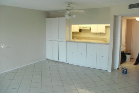 Copropriété à vendre à Lauderhill, Floride: 1 chambre, 72.74 m2 № 1404 - photo 7