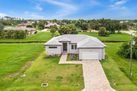 Villa ou maison à vendre à Punta Gorda, Floride: 3 chambres, 198.81 m2 № 1290284 - photo 2