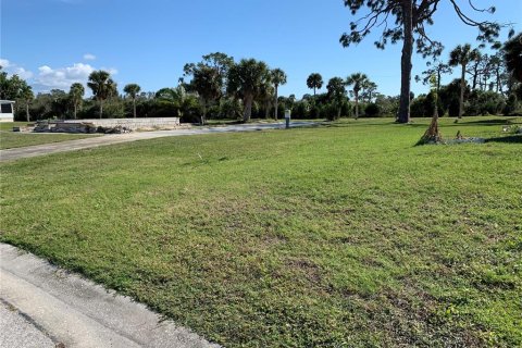 Terreno en venta en Englewood, Florida № 982936 - foto 3