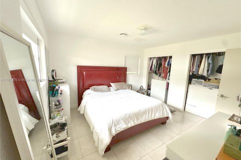 House in North Miami Beach, Florida 3 bedrooms, 137.96 sq.m. № 1101587 - photo 18