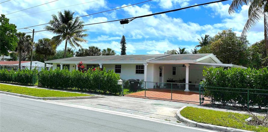 House in North Miami Beach, Florida 3 bedrooms, 137.96 sq.m. № 1101587