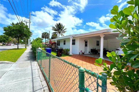 Купить виллу или дом в Норт-Майами-Бич, Флорида 3 спальни, 137.96м2, № 1101587 - фото 4