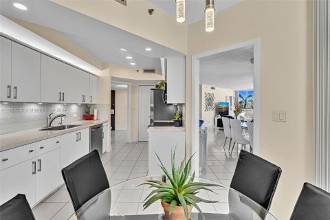 Copropriété à vendre à Aventura, Floride: 2 chambres, 179.86 m2 № 1281150 - photo 7